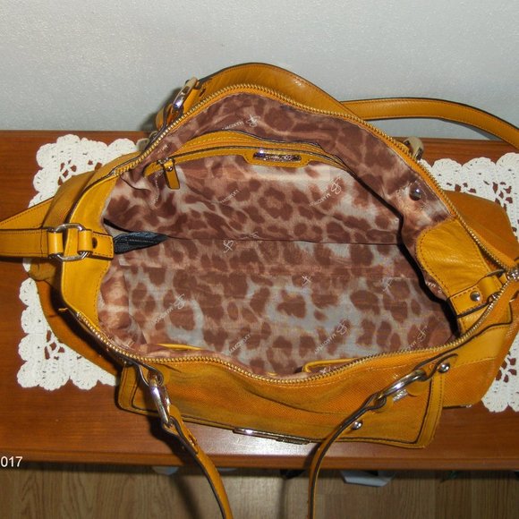 B. Makowsky Satchel Lombard Lizard Dandelion - Picture 9 of 11